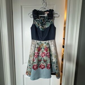 **SOLD** Ted Baker London Size 1 gorgeous dress with side pockets